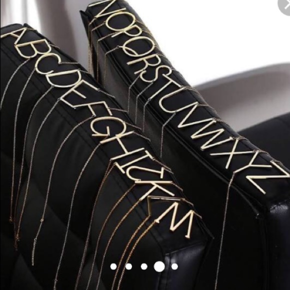 Oversized Gold Initial Pendant Necklace - Picture 6 of 7